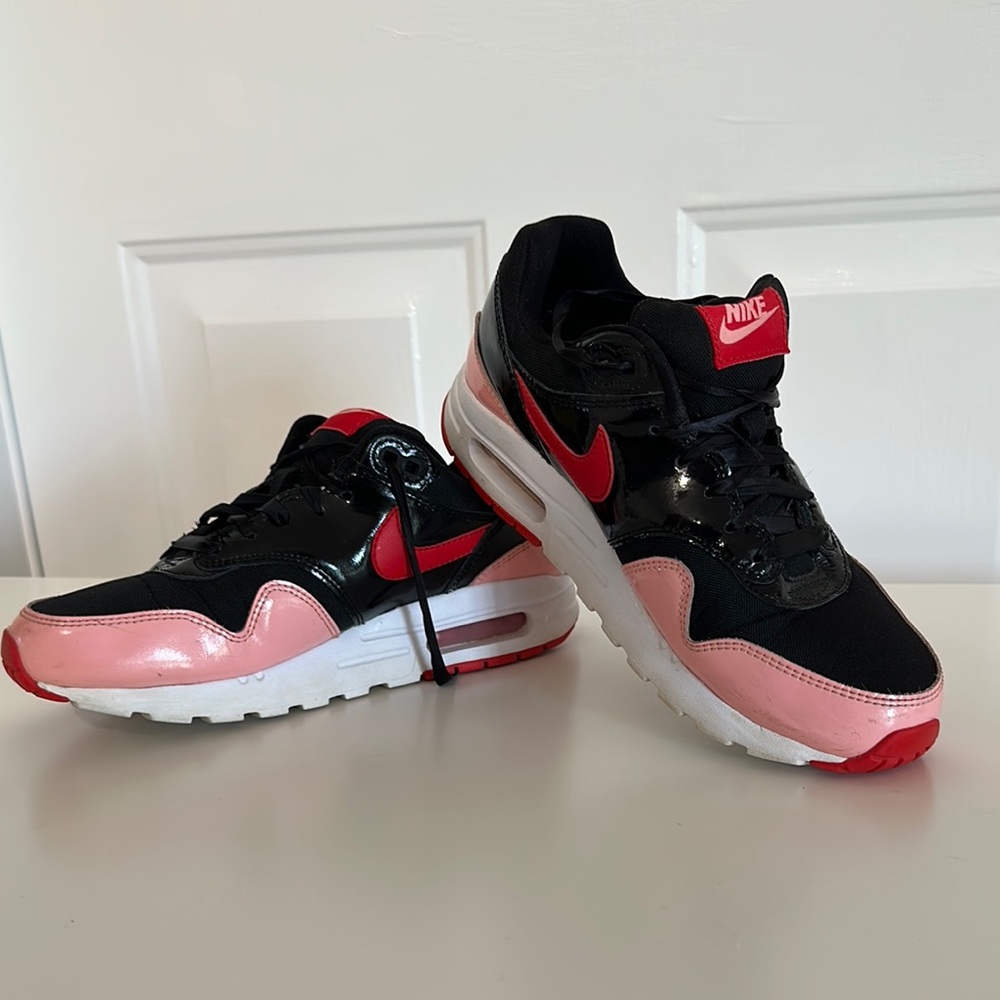 Nike Air Max Black and Pink Valentine’s Youth (2018)